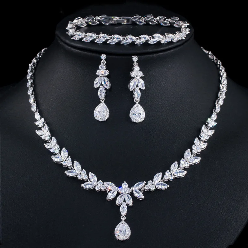 

Noble temperament and elegant bridal jewelry high-end AAA zircon necklace earrings bracelet three-piece set