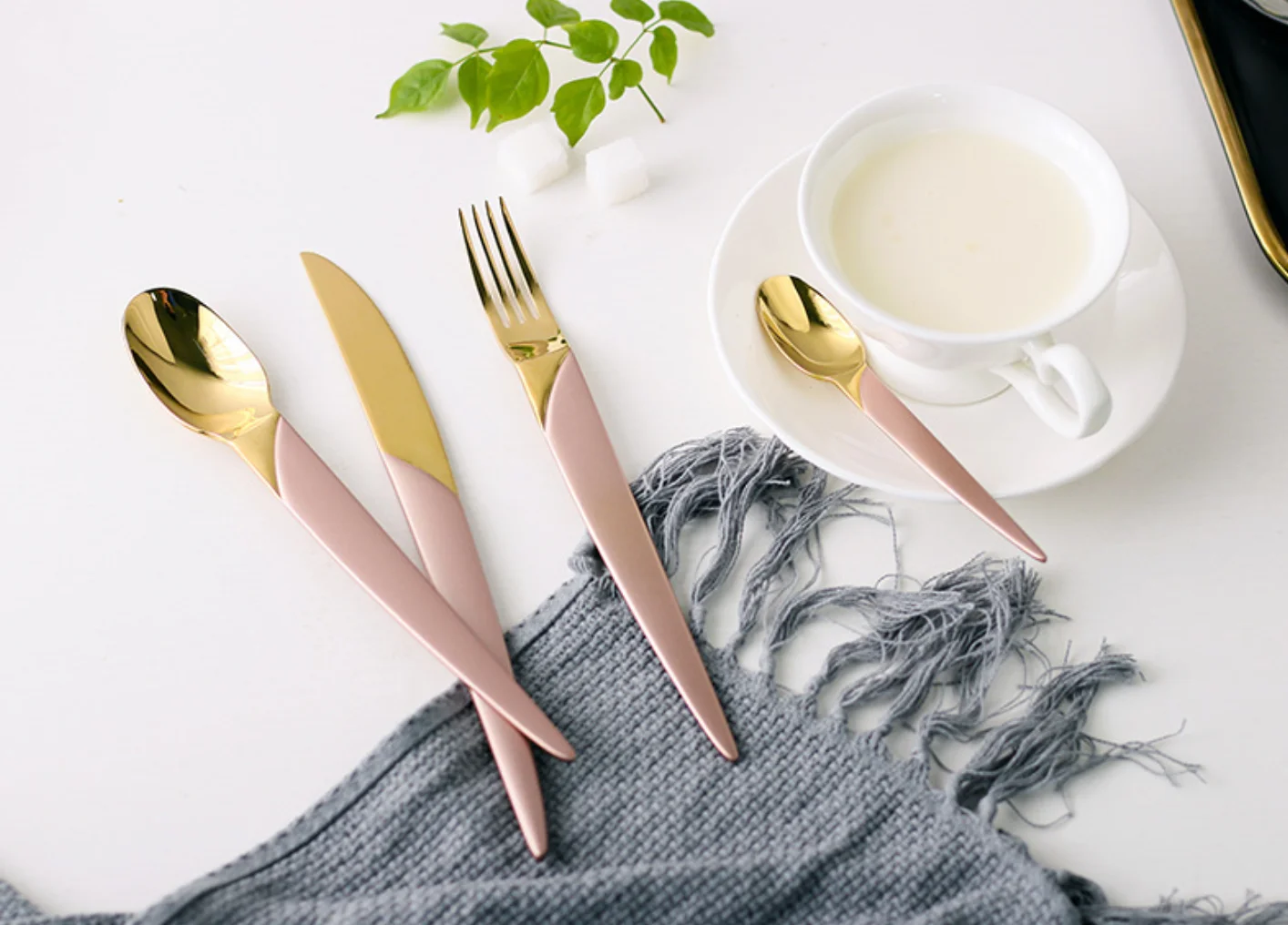 Promotion Wedding Gift Gold Black White Pink Handle Cutlery Set