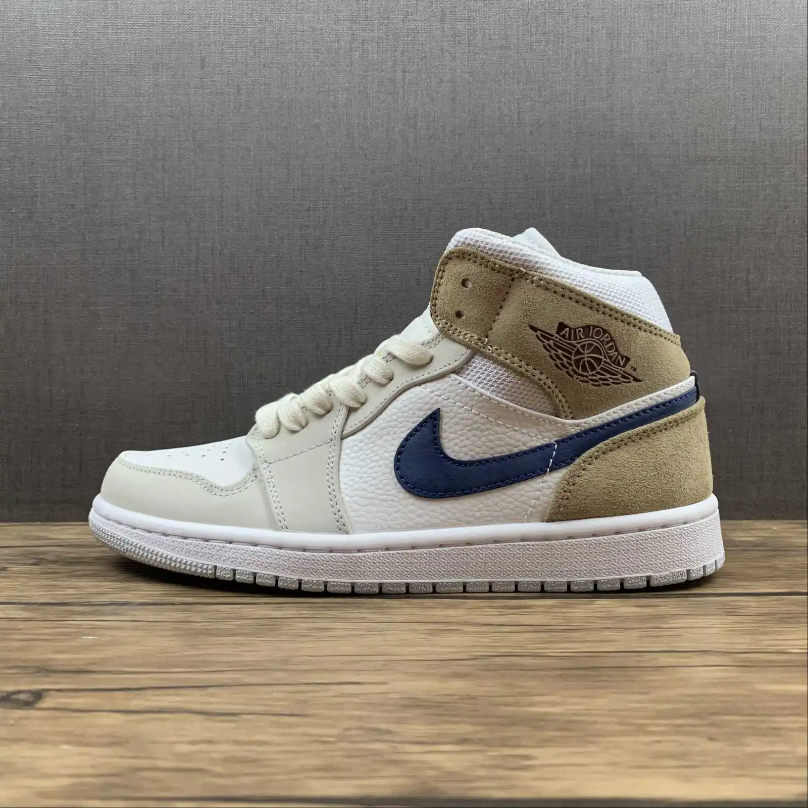 

2021Wholesale High Quality Top Brand Aj1 Sports Running Leisure Air Jordan 1 Sports Shoes Men And Women Nike Sneaker