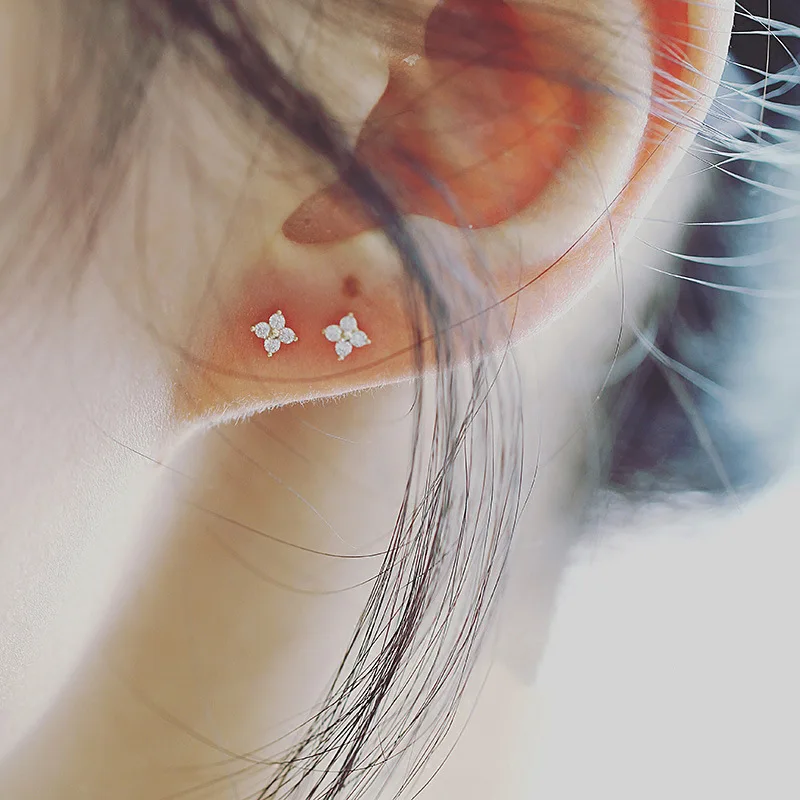 

Minimal Four Flower Petals Zircon Earrings 7BEADS Fashion Sweet Flowers Ear Bone Stud Earrings Jewelry For Women