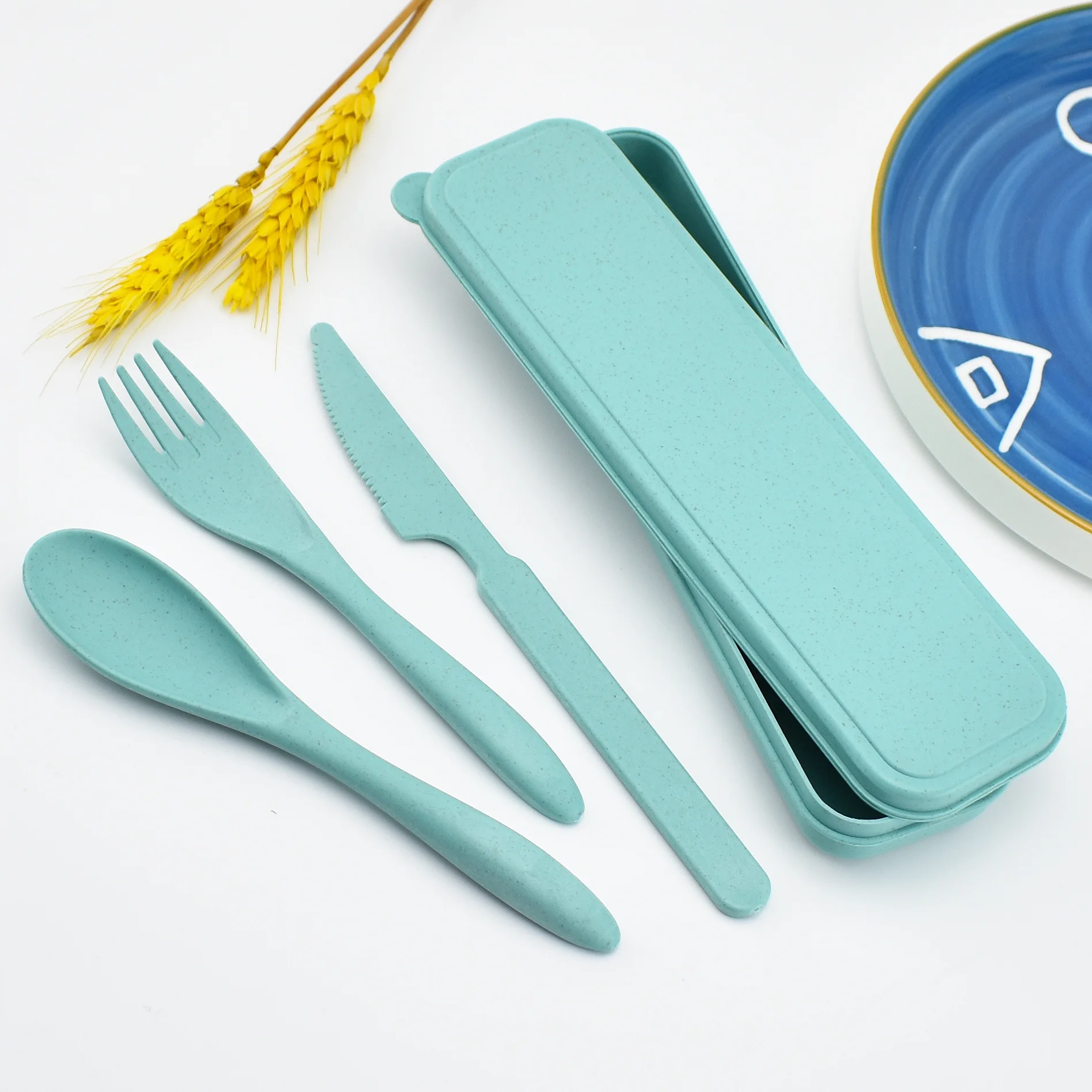 

Eco-friendly 3 In 1 Wheat Straw Cutlery Set Food Safe Non-toxic Portable Plastic Tableware Set for Student Travel Camping