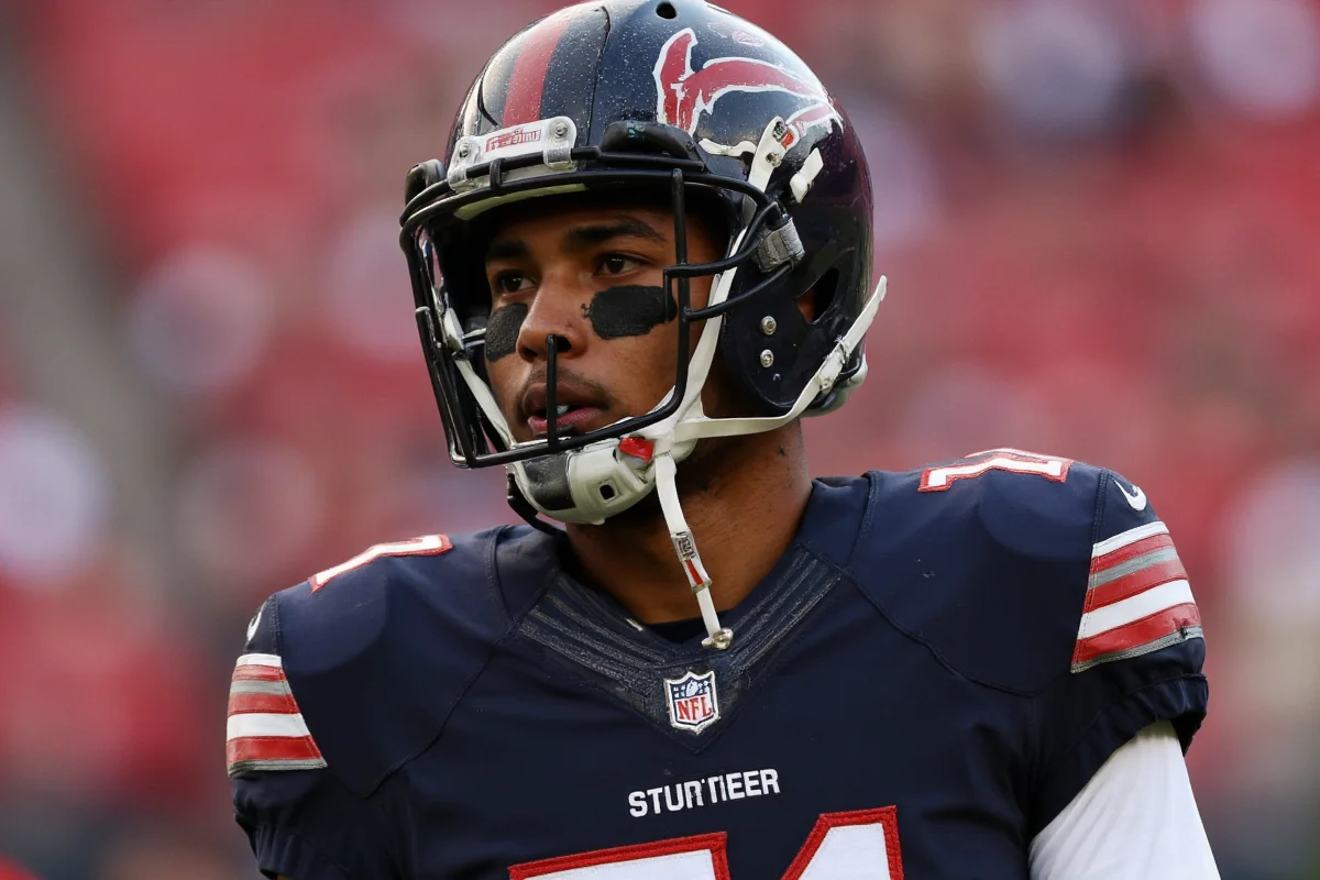 why do football players wear black under eyes