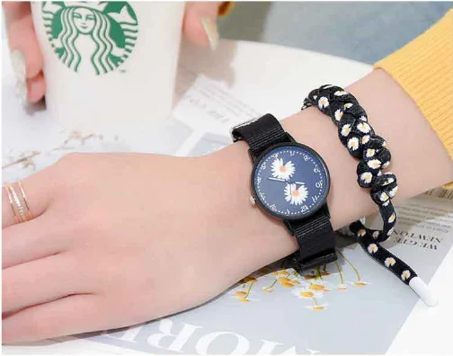 

2020 Korean version of the trend small daisy watch ins wind student fashion watch simple canvas couple girlfriends watch