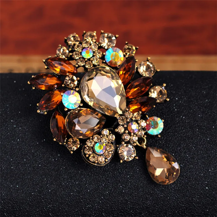 

AliExpress hot selling crystal acrylic alloy retro flower brooch manufacturers supply wholesale, Picture