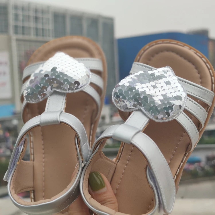 

Sweet flat women Outdoor Sandals Girls' Soft-soled Beach Shoes Baby Girl's Open-toed Lovely Children's Sandals