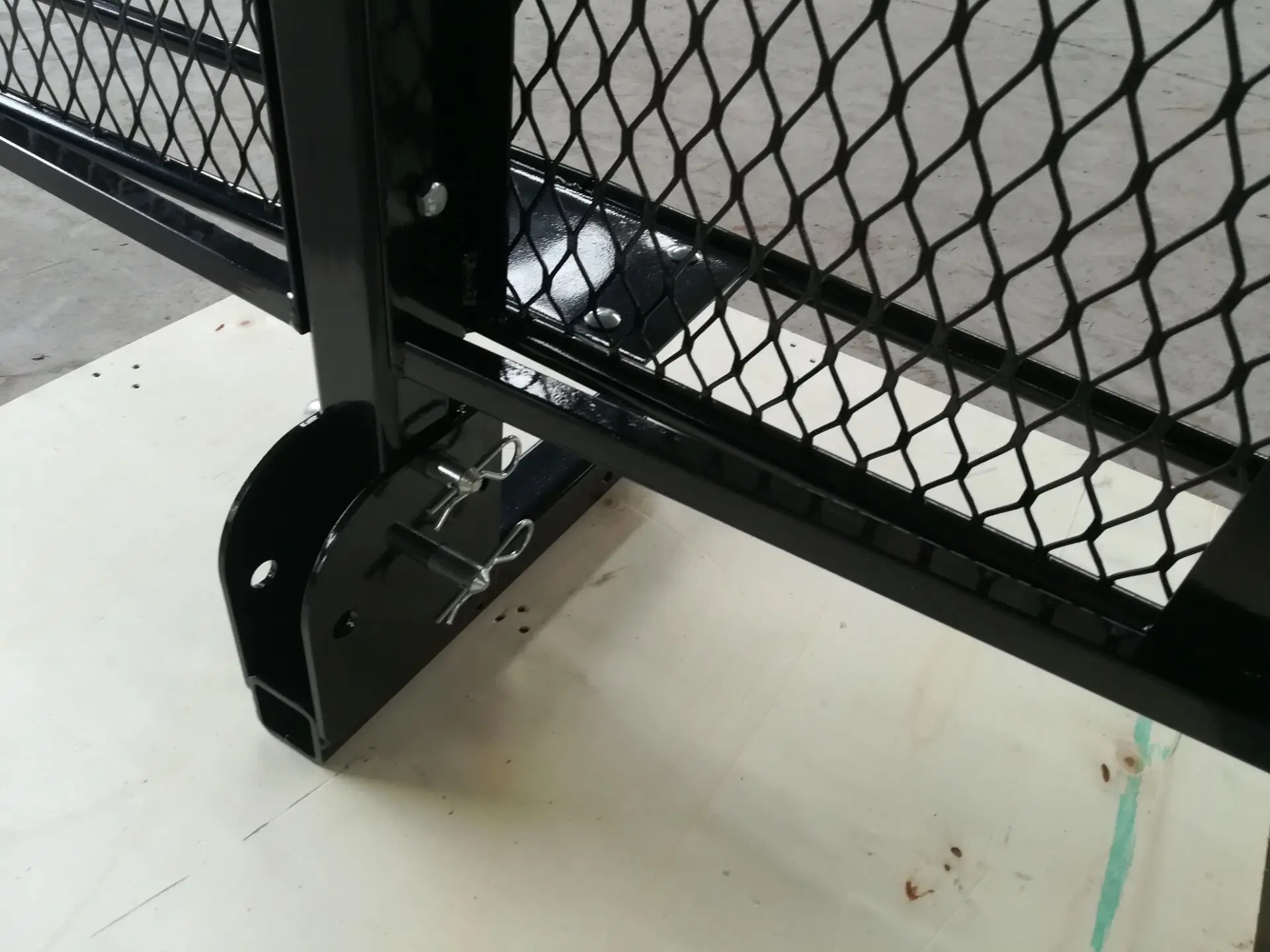  Folding Cargo Carrier Hitch