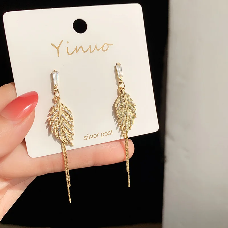 

Wholesale hot sale ladies vintage leaf gold earrings long tassel feather earrings ZIRCON bohemian earrings