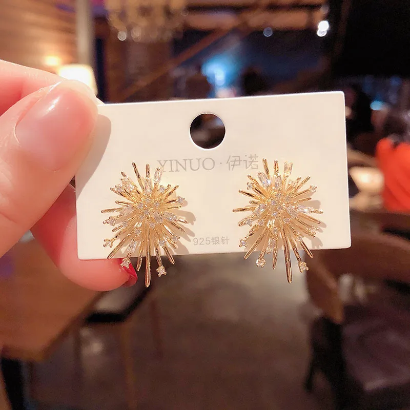 

Kaimei Female Wedding Luxury Brand Gold Color Star Earrings for Women 2021 New Fashion Crystal Pearl Geometric Dangle Earrings, Many colors fyi