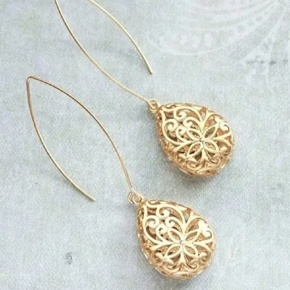 

Wholesale Vintage Hollow Pattern 18k Gold Plated Jewelry Simple Water Drop Dangle Earrings