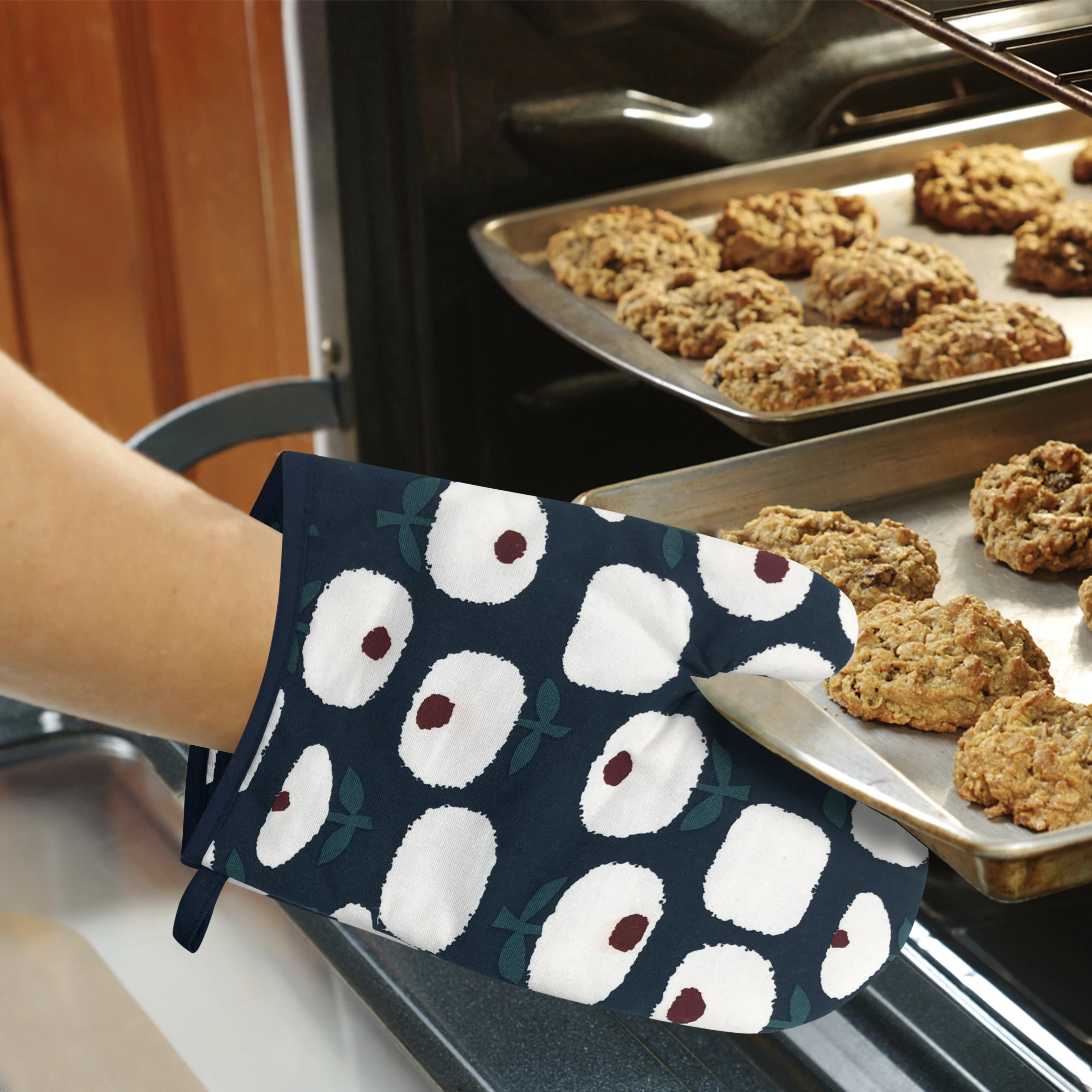 

Wholesale Kitchen Oven Mitts Long Cotton Baking Insulation Microwave Heat Resistant Non-slip Gloves