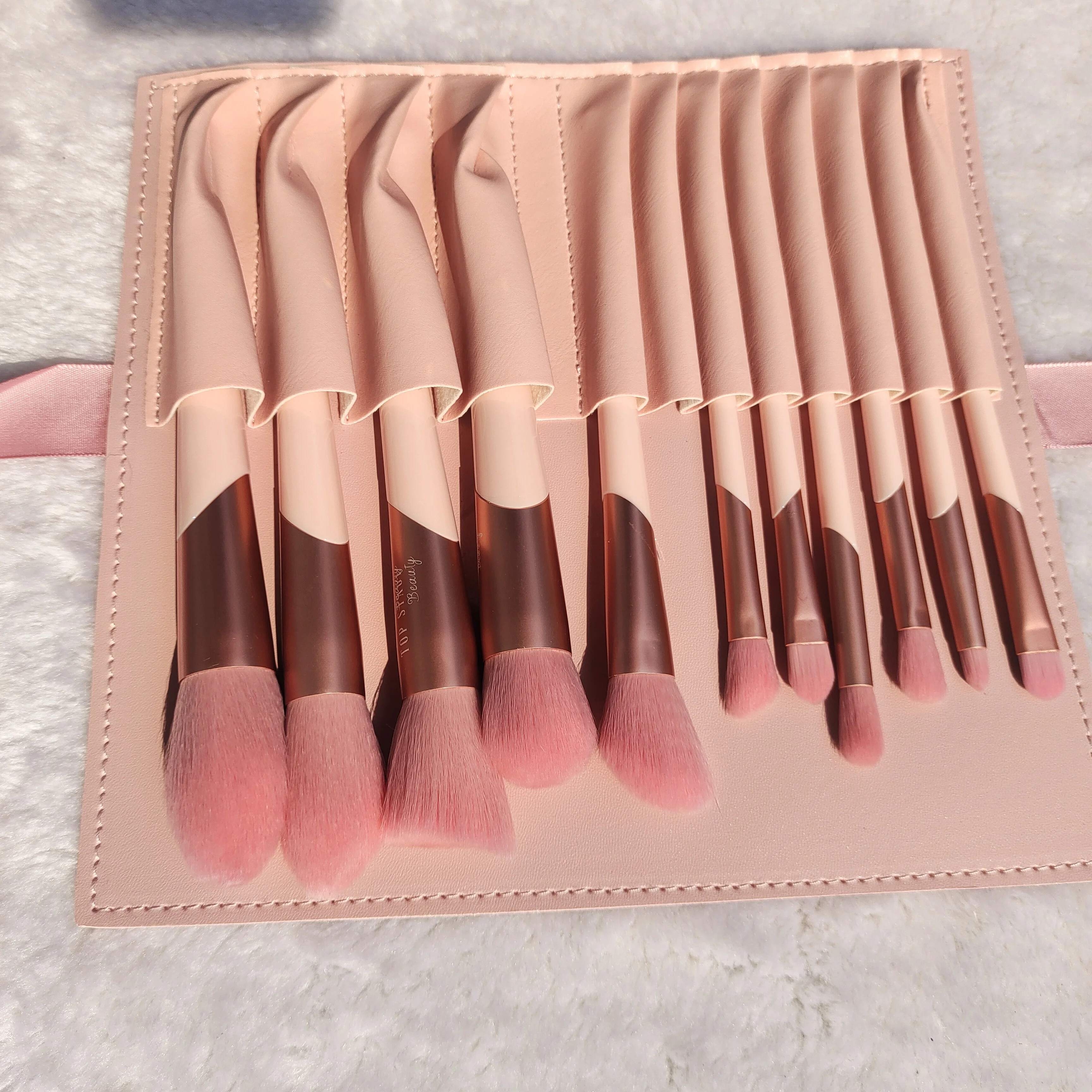 

11pcs high end cute pink makeup brush set custom logo with plastic handle
