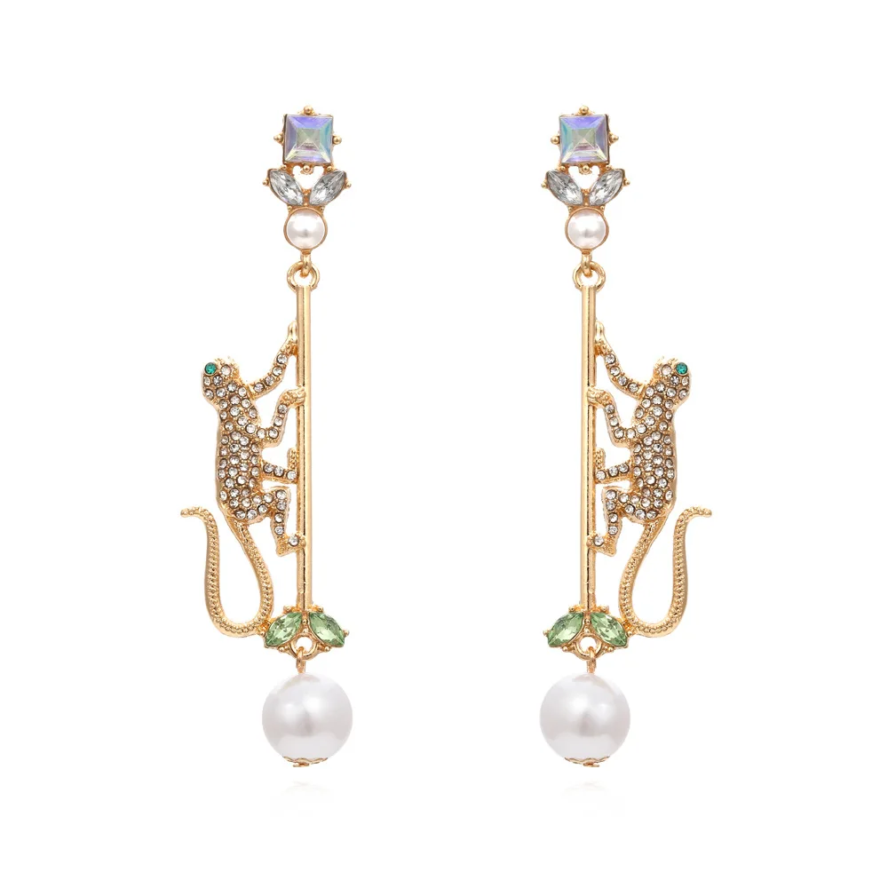 

2021 New Fashion European Full Diamond Monkey Pearl Earrings Wholesale Jewelry, Like picture