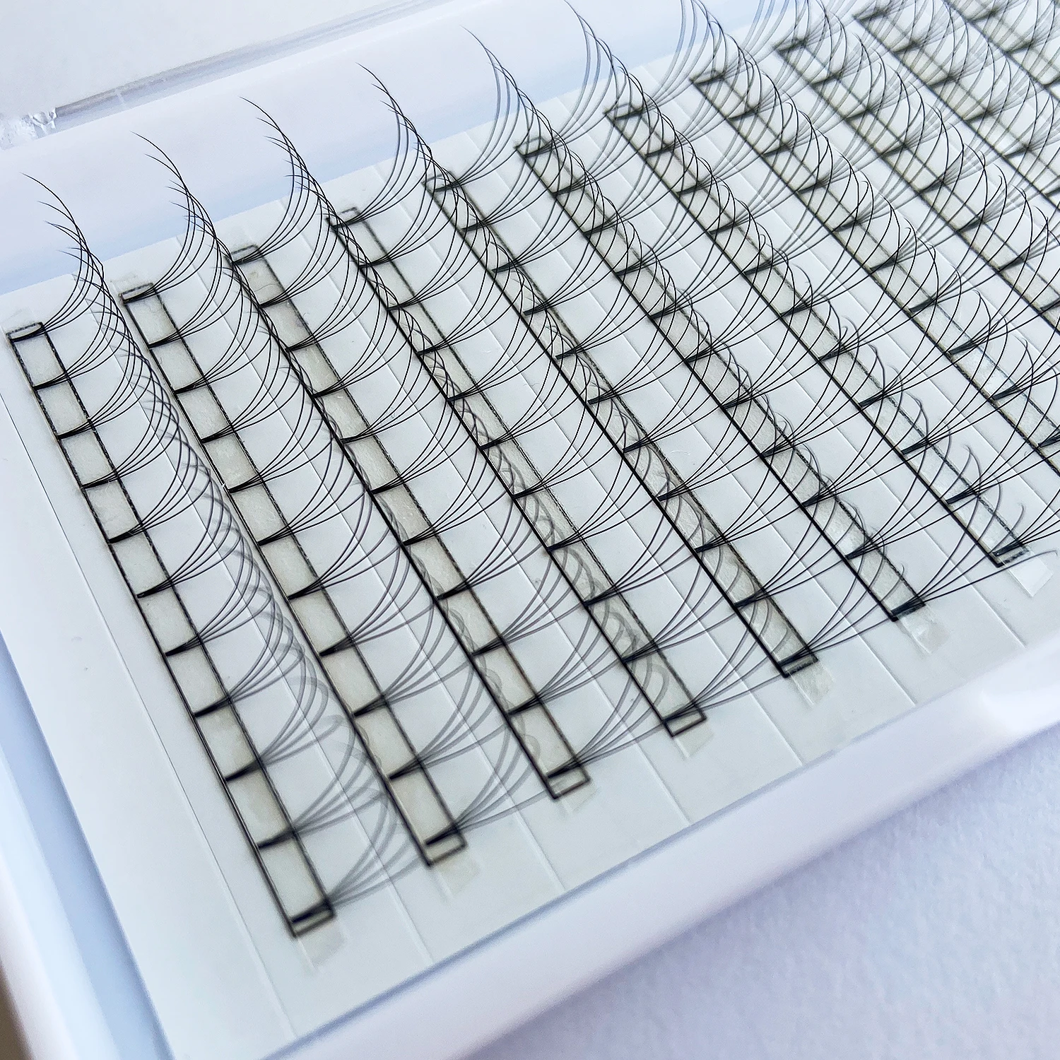 

Hot Sale Faux False Pre Made 2D 3D 4D 5D Volume 9MM 10MM 11MM 12MM short stem Eyelashes Lashes Extensions