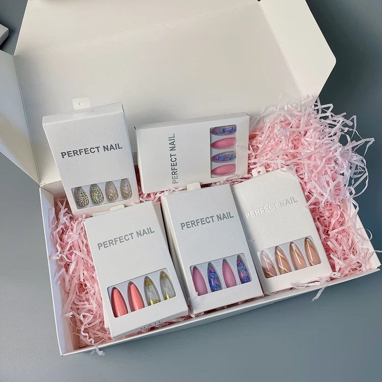 

Fashionable Powder And Diamond Long Stiletto Shape Press On Full Cover Nails Faux Stiletto False Nails