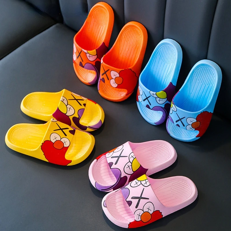 

2022 New Kids' Slippers Summer Slippers For Boys Girls Baby Indoor Home Bath Non-Slip Cartoon Light Soft Children Slippers Shoes