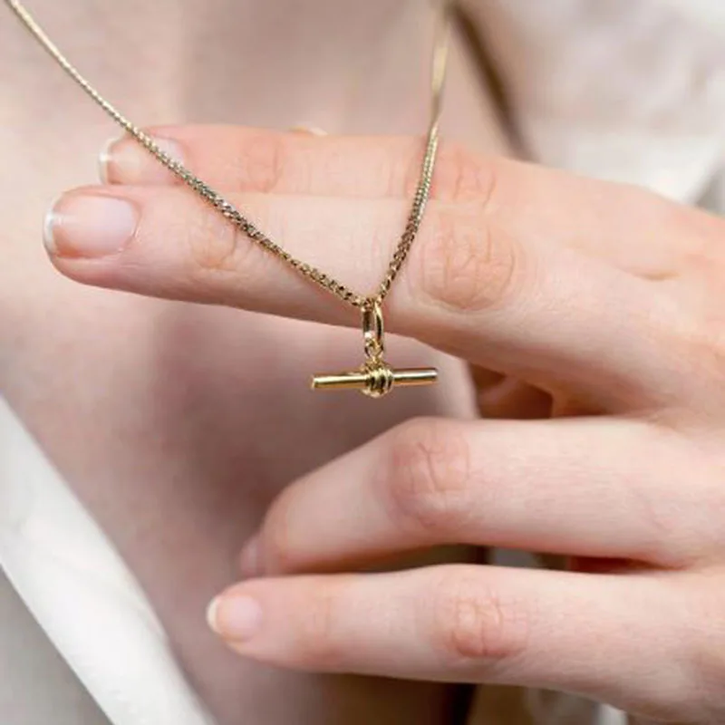 

2021 New Trendy T Bar Necklace Minimalist Stainless Steel Gold Bar Necklace Dainty Women 18K Gold Plated T Bar Layering Necaklce