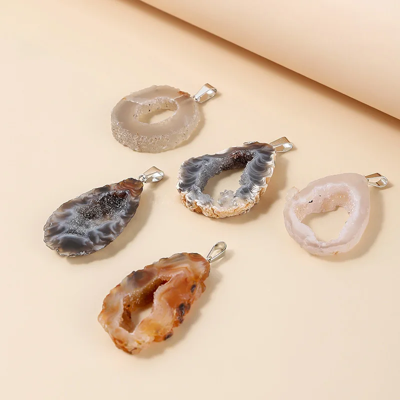 

Big Agate Slice Pendant With Silver Edge Rim Agate Pendant 30-40MM Length Crystal Necklace For Woman