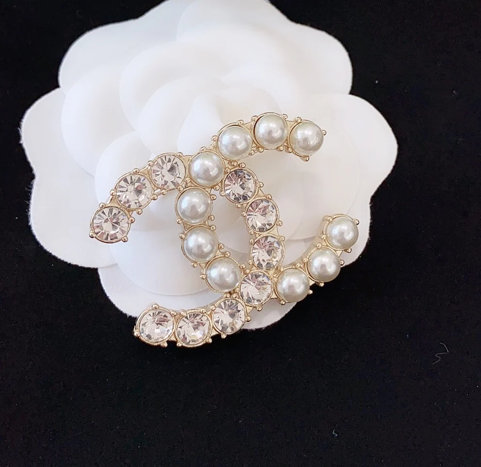 

HAOY Channel Brooch CC Brooch Pins Crystal Pearl Brooches Suit Accessories