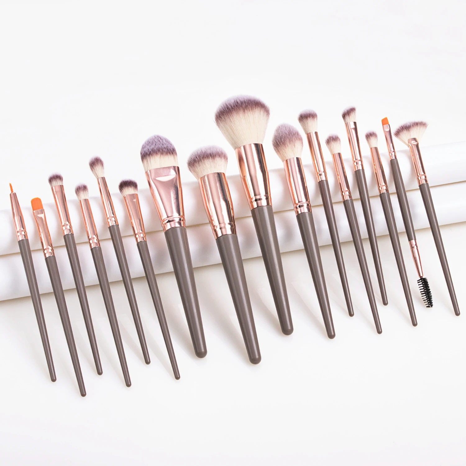 

Plastic Handle Brown Luxury Makeup Brush Set Soft Synthetic Hair Makeup Brushes, Black, brown
