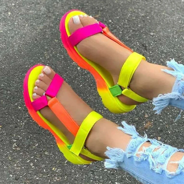 

2022 Summer New Hot Sale Plus Size Ladies Rainbow Flat Fashion Open Toe Sandals Outdoor Beach Ladies Slippers