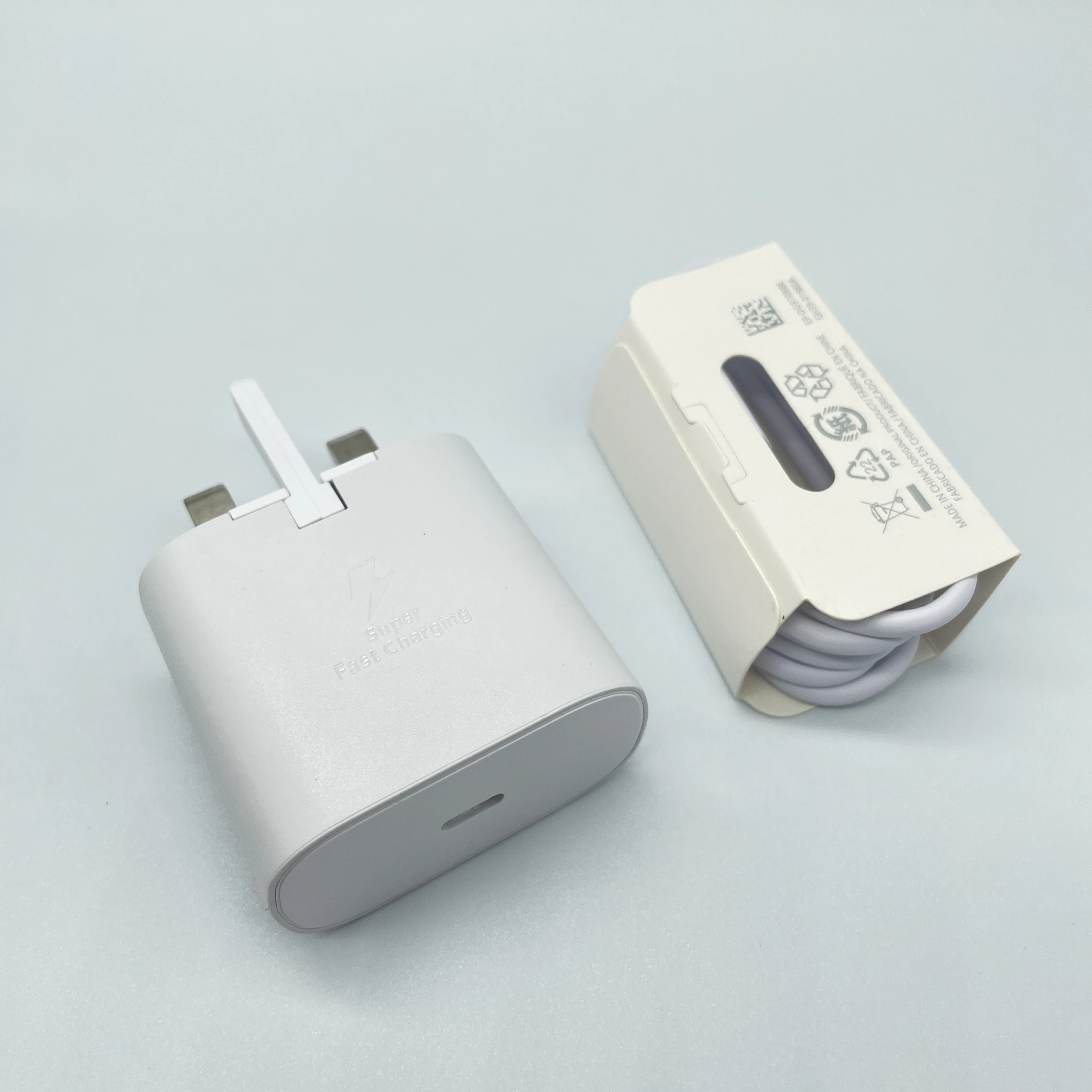 

Fast Charger 25W Mobile Phone Adapter Charger UK three pin with Typec-c Cable For s6 s10 s8 Samsung Note 10, White black