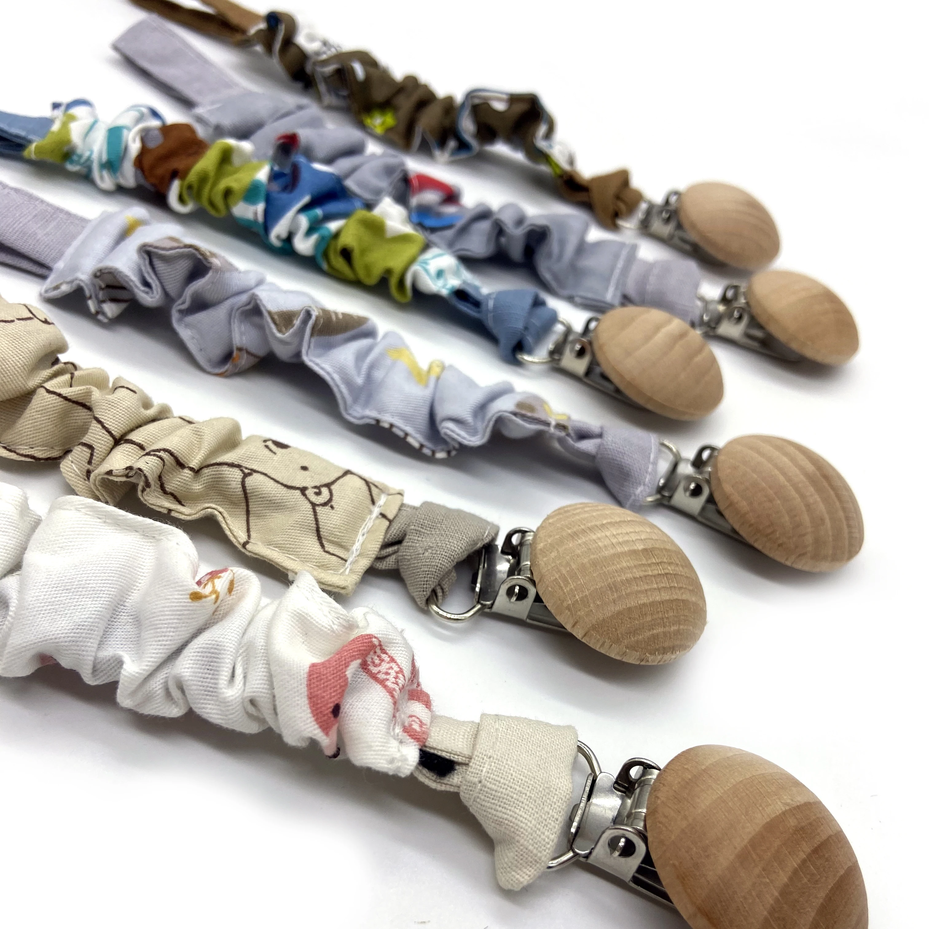 

New Cotton Baby pacifier clip chain pacifier holder clip wooden pacifier clip, Any paton colour code is avilable