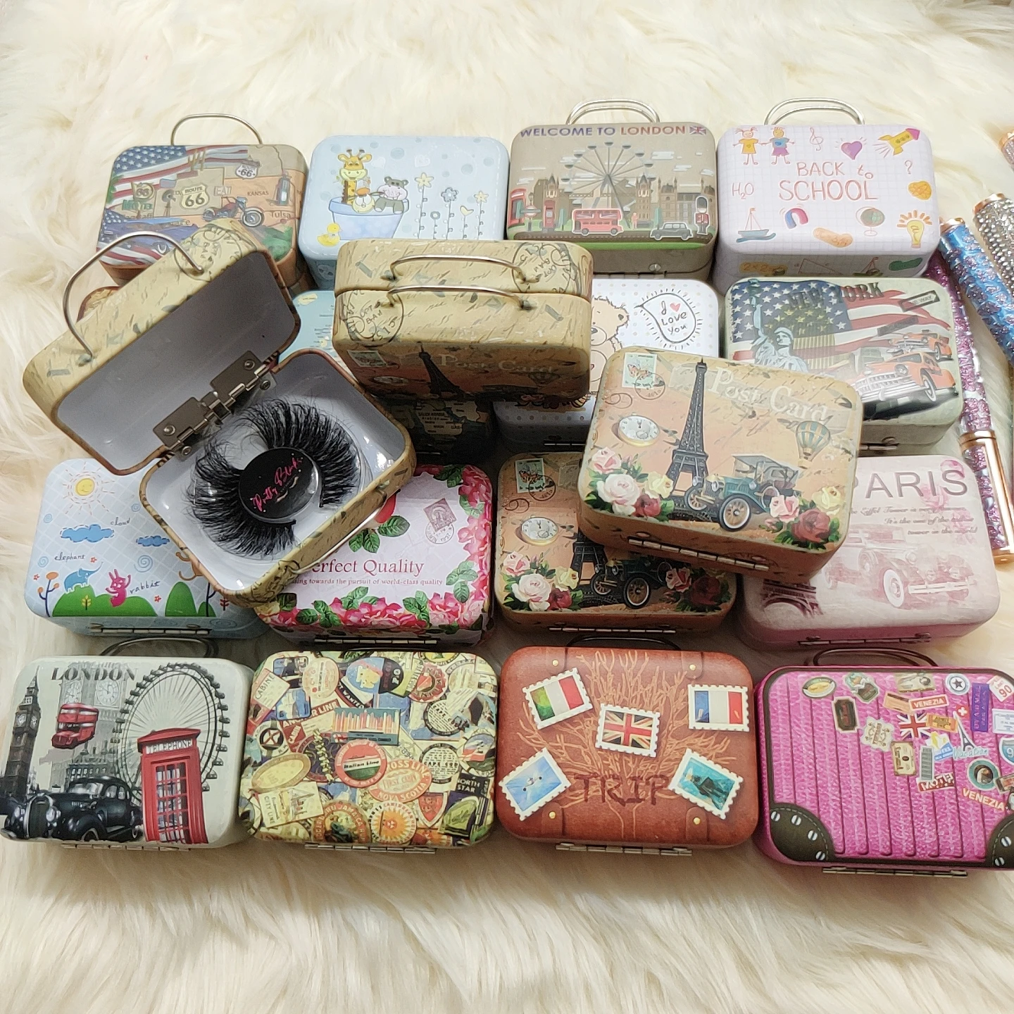 

Wholesale 1Pair Creative Retro Suitcase Eyelashes Box Small Metal Eyelash Box