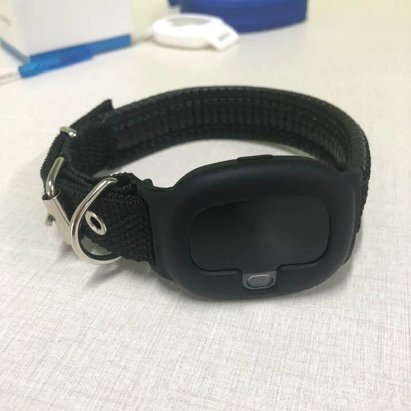 

Free Positioning Platform Micro Cat Dog Mini Pet GPS GSM Tracker with Smart Sensor Light Ring Tone Training