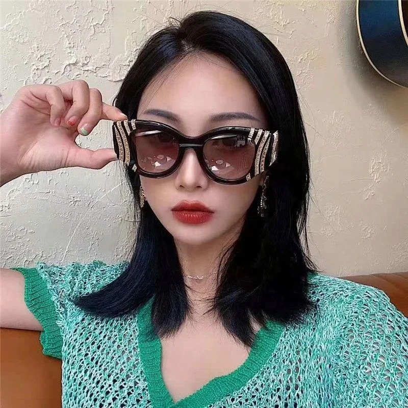 

Metal Personality Oversized Frame Sunglasses in Stock, 7 colors