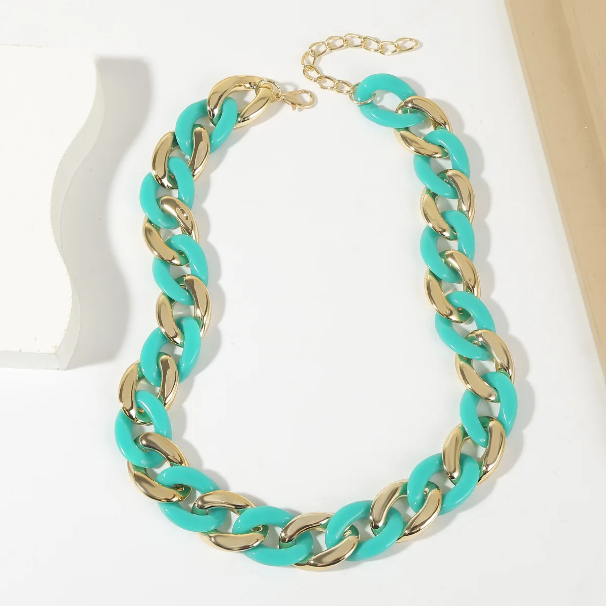 

2022 New Fashion Simple Y2K Style Multi Color Wide Acrylic Chain Choker Necklace For Lady