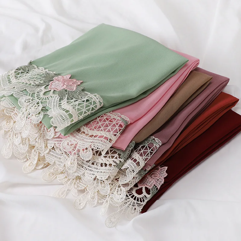 

Wholesale High Quality Islamic Shawl Soft Plain Georgette Muslim Women Hijabs Headscarf With Lace Bubble Chiffon Hijab Scarf