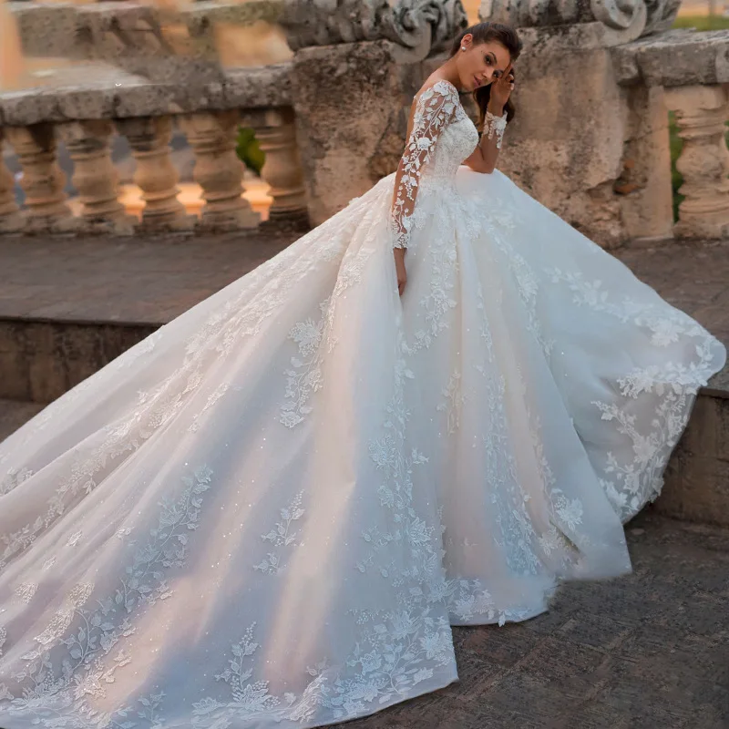 

2020 big tail new wedding dress retro sexy tulle V-neck long sleeve wedding dress