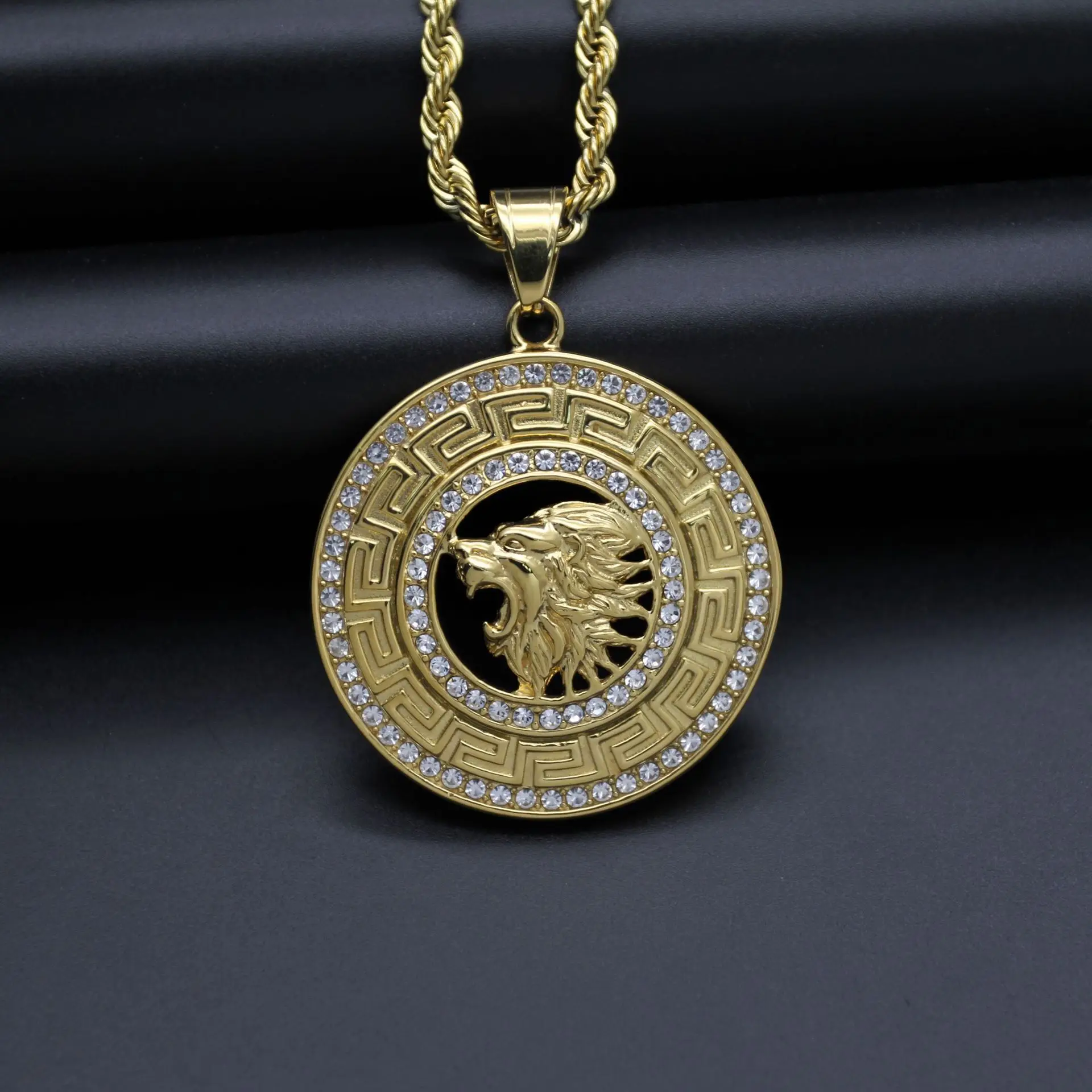 

Punk Styles Wholesale Iced Out Lion King Gold Disc Men Cubic Zirconia Pendant Hip Hop Jewelry