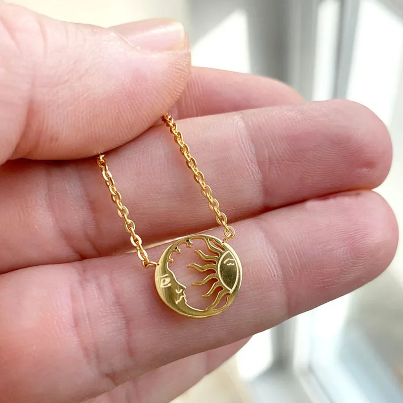 

TG0806 Amazon wish hot selling tarot card sun moon pendant necklace female 18k gold electroplating niche design accessories