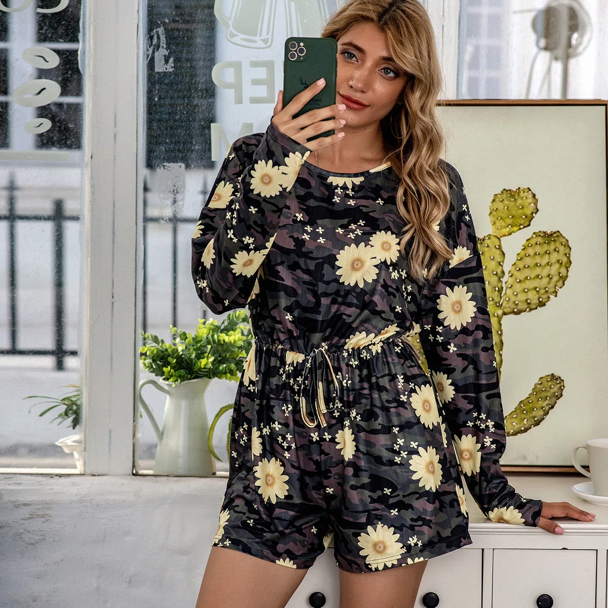 

Black And Daisy Women 2 Piece Set Sports Casual Style Off Shoulder Homewear Sleepwear Tie-dyed Women Sets, Customized color