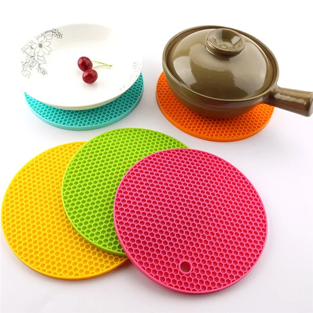 

0.7cm Thick Round Silicone Honeycomb Placemat Simple Heat Insulation Dishes Table Mat Kitchen Accessories, As show