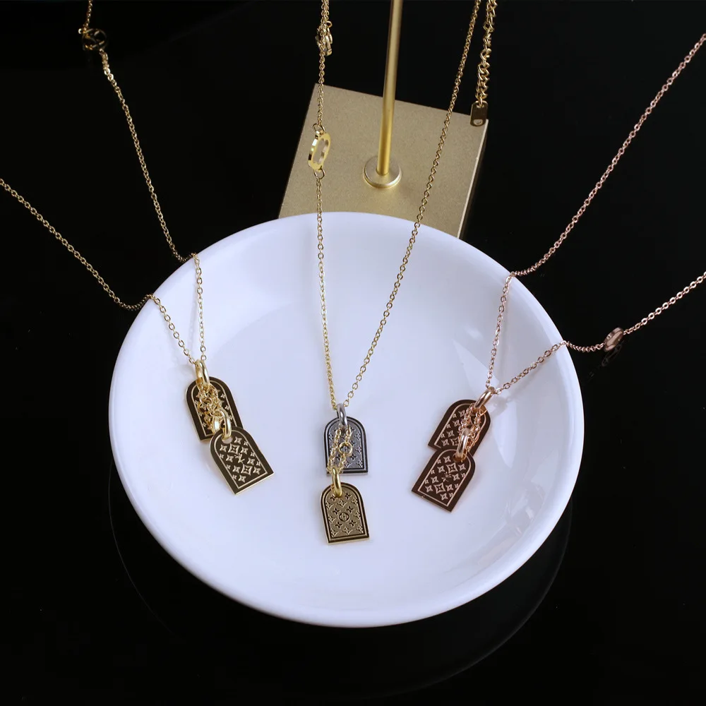 

Fashion Luxury Branded Designer Necklace Two Hanging Cards Stainless Steel Necklace for Women Gold Jewelry