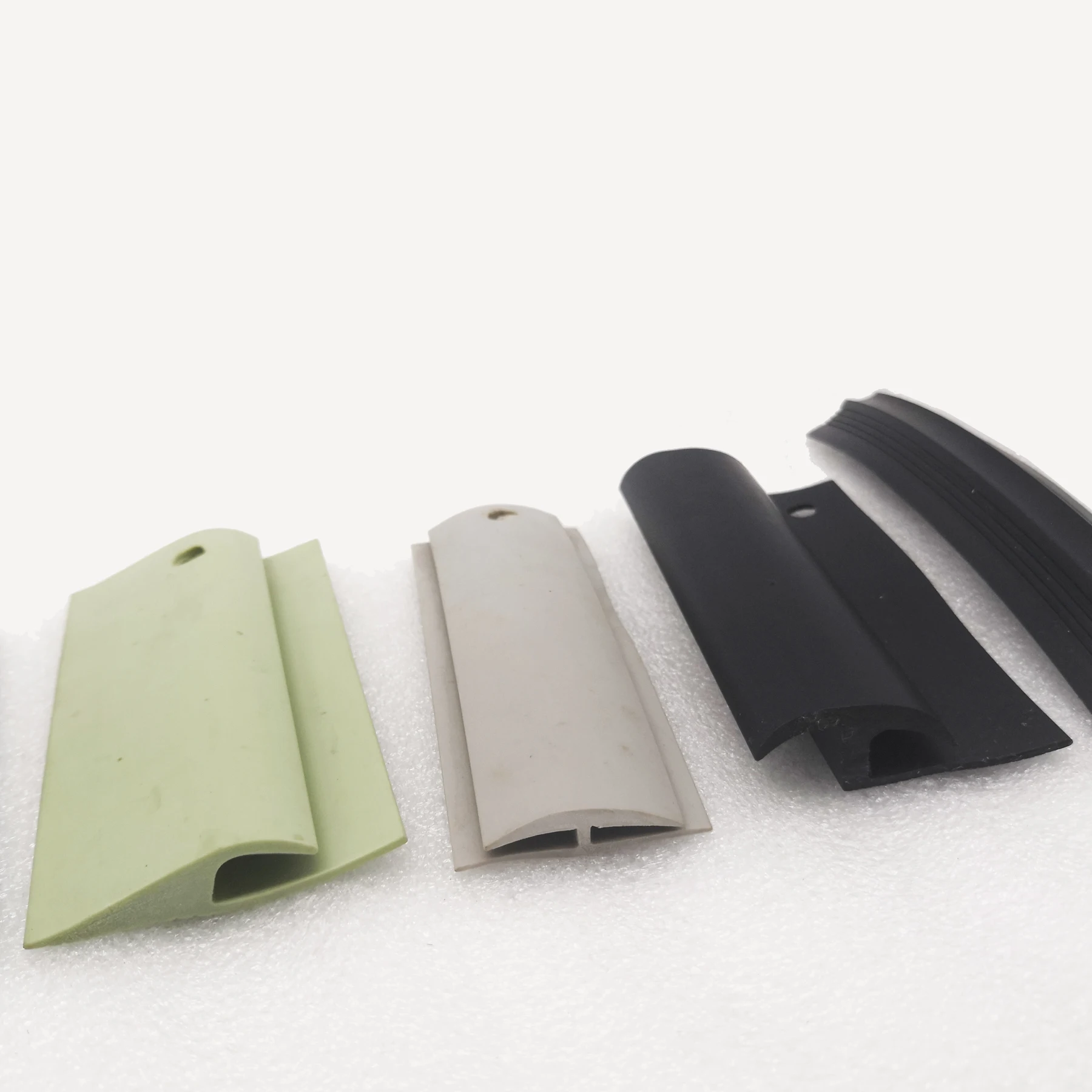 low price customized colour snap-on capping seal flooring strip