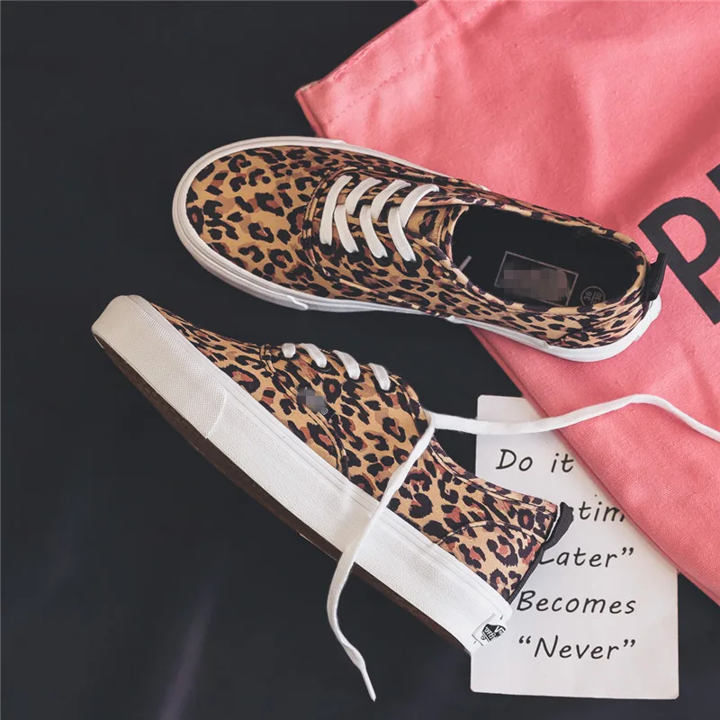

Wholesale Lace Up Flat Leopard Canvas Women Winter Shoes