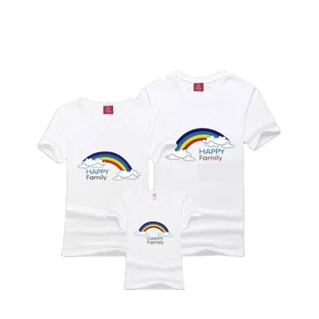 camiseta blanca ajustada