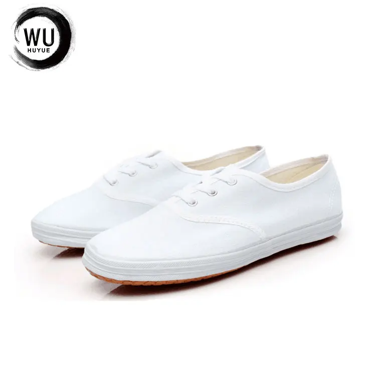 

White canvas casual tennis shoes training shoes