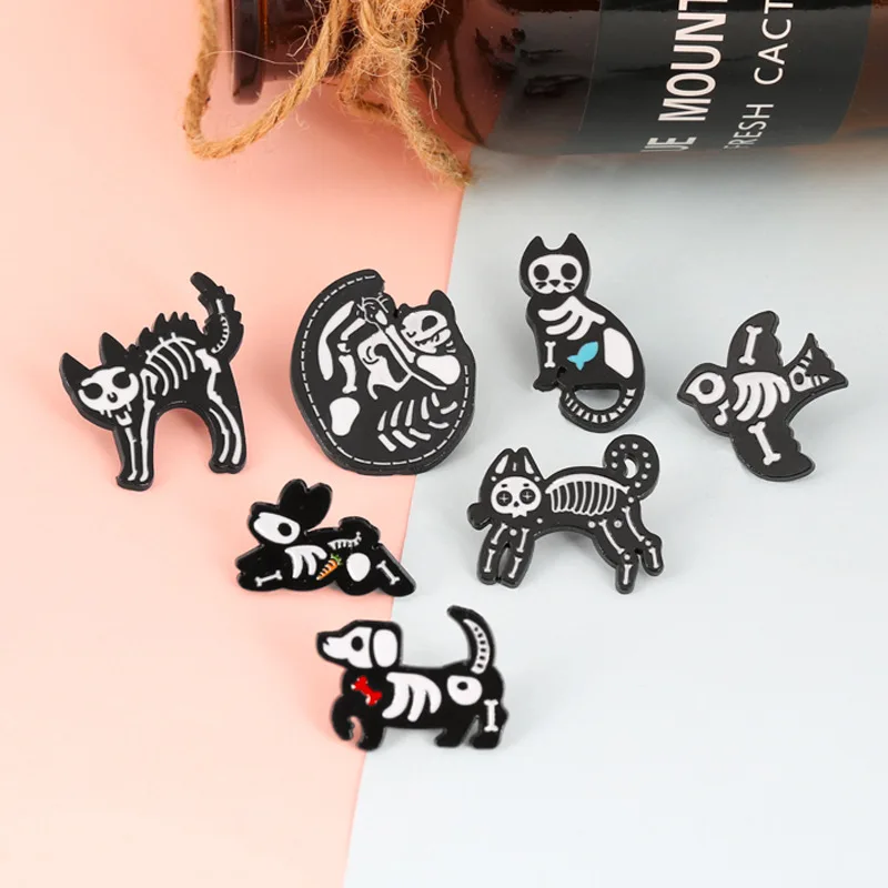 

Spot creative retro skull X-ray perspective cat brooch men and women clothing alloy black and white rabbit puppy badge