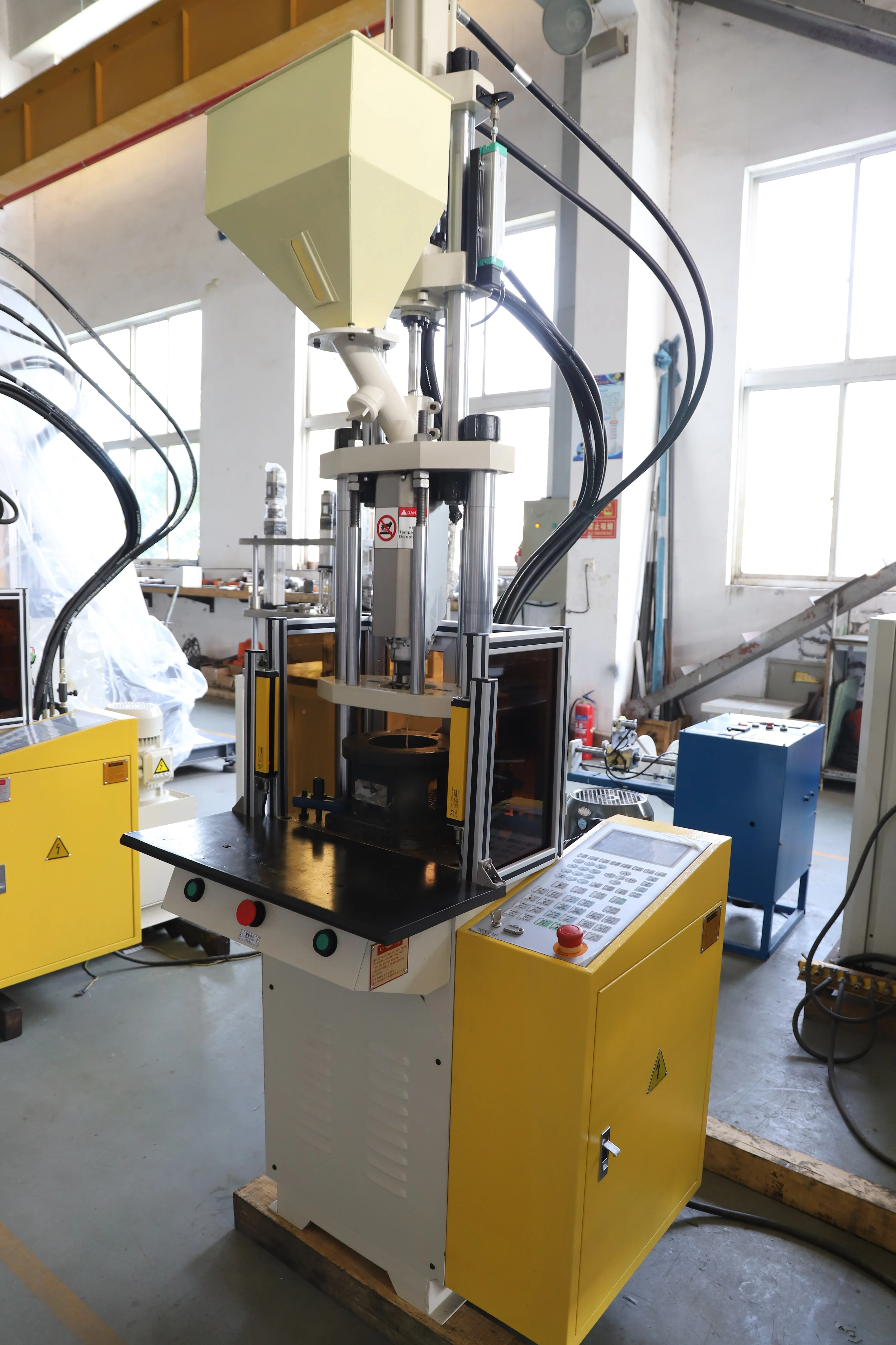 High Efficiency Plastic Vertical Injection Molding Machine Buy