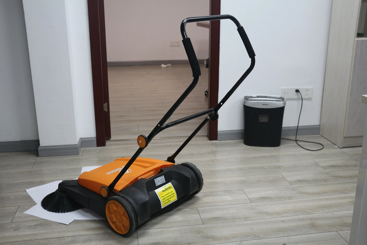 Cheap Price Factory Industrial Hand Propelled Mini Sweepers Sweeping