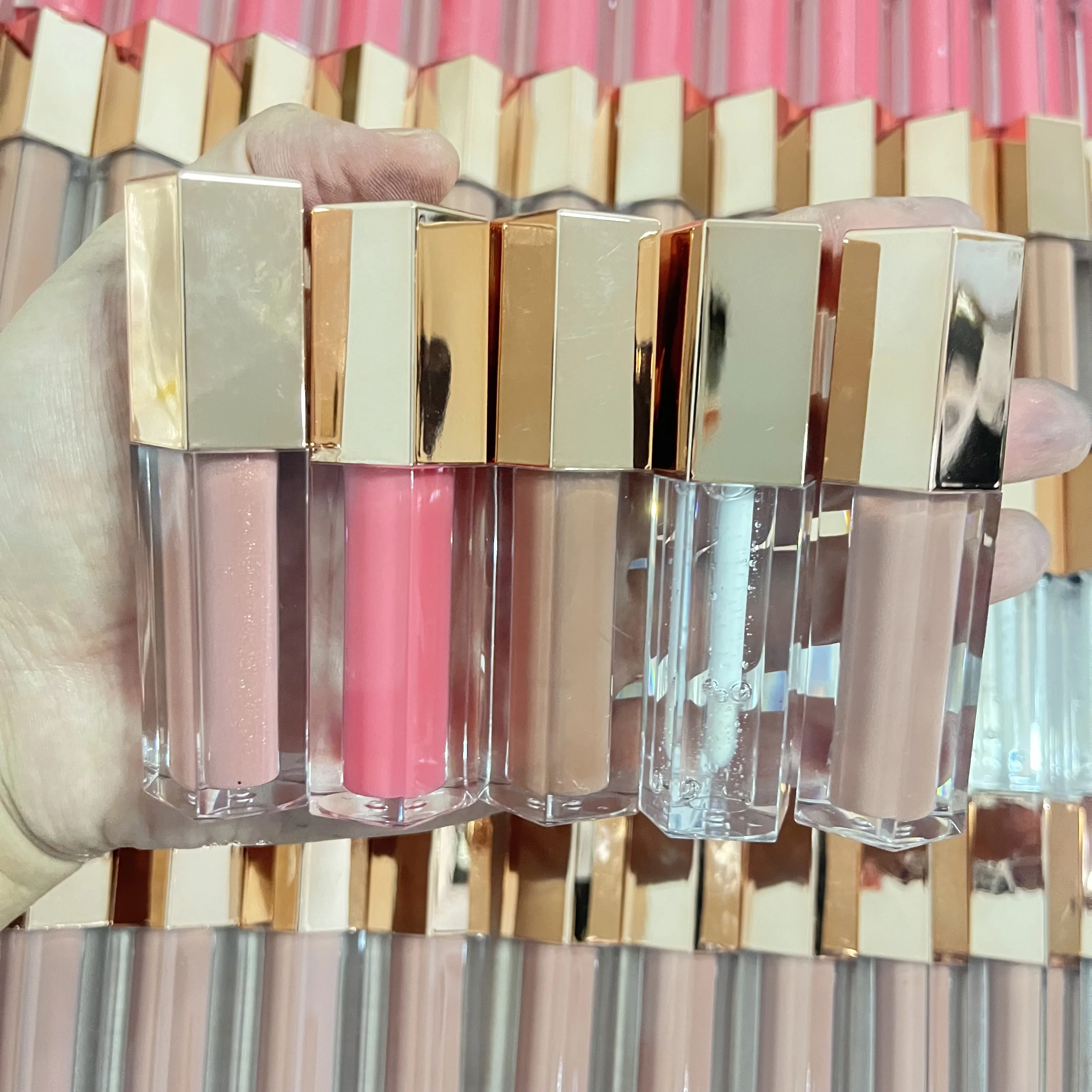 

Wholesale vegan lipgloss gold unique crown lipgloss tubes plumping lipgloss private label