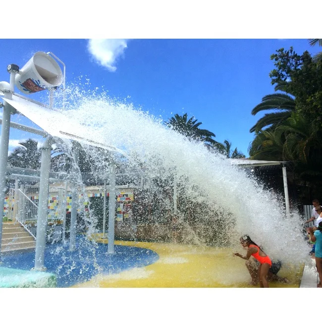 

new waterpark features water spray dumping bucket, Customized color