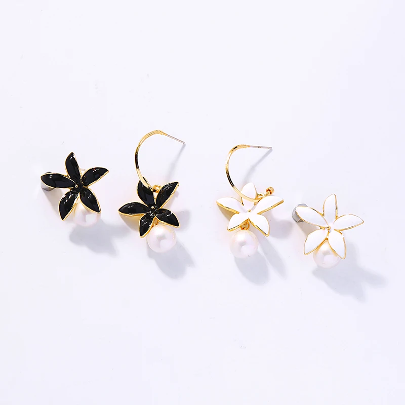 

e9112292 Fascinating White Black Enamel Flower Gold Plated Acrylic Pearl Jewelry Women Fashion Mismatched Earrings