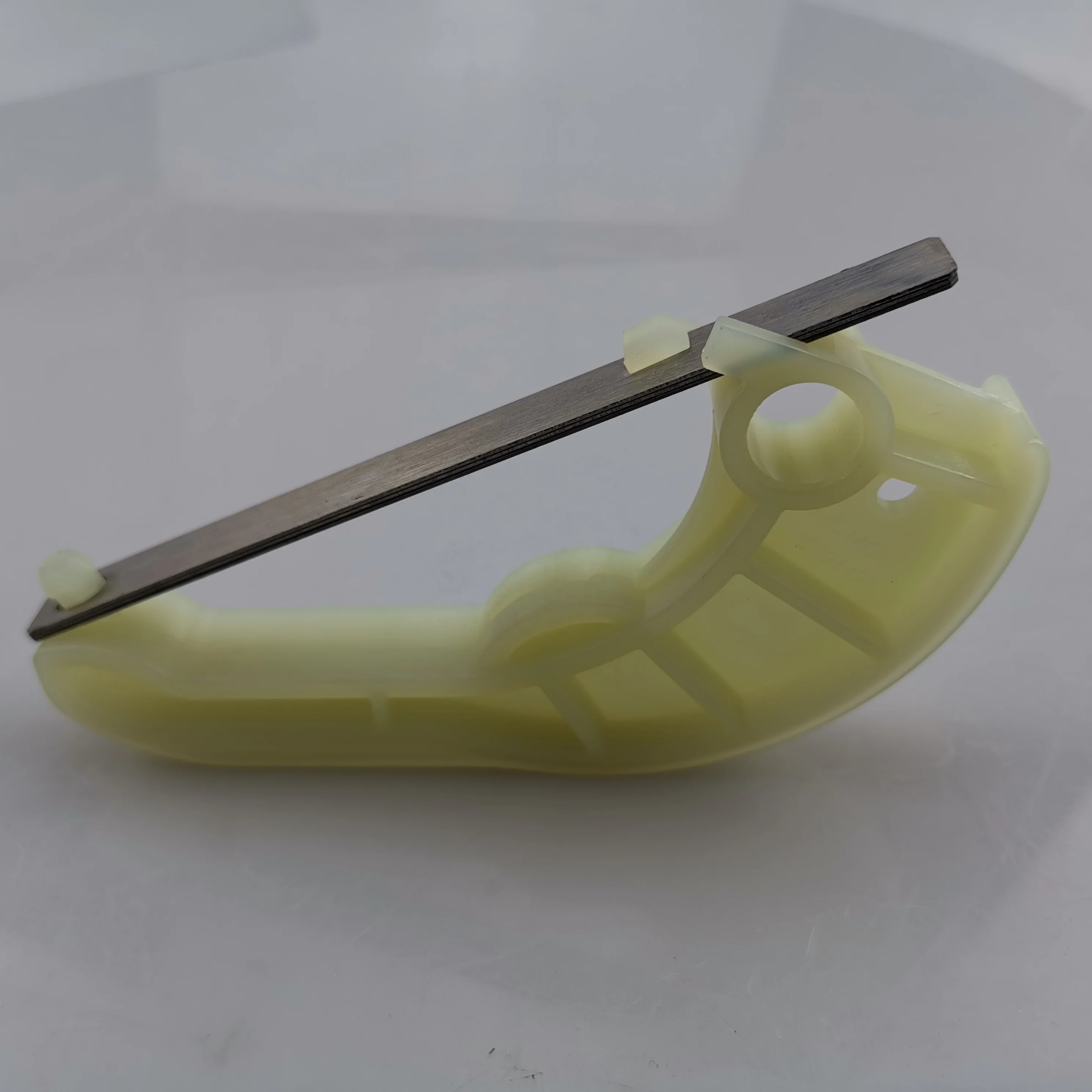 натяжитель цепи масляного насоса n20 bmw. масляный натяжитель.