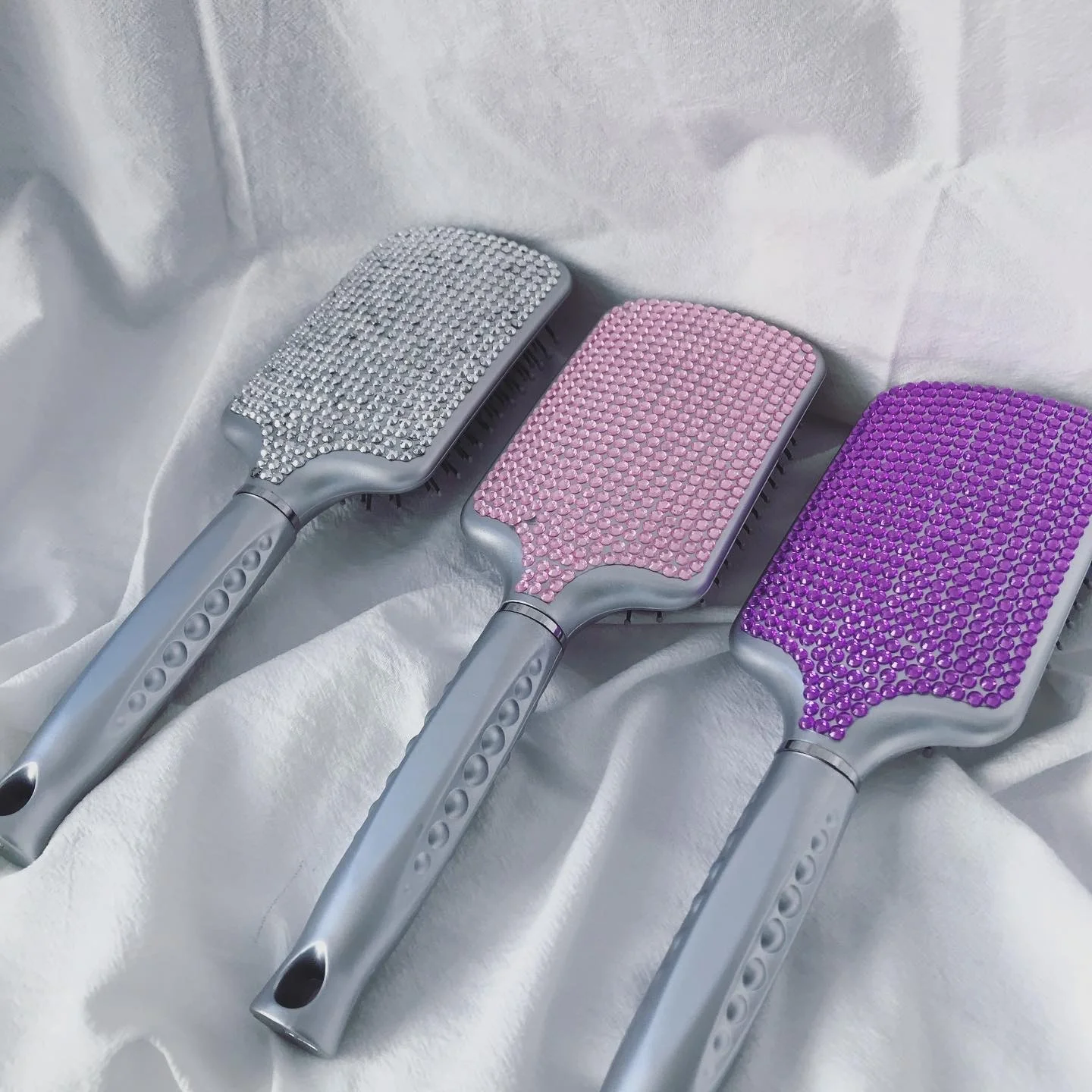 

Hot selling Handmade acrylic Paddle Brush Air Cushion Rhinestone Bling hair brush For Women Custom Logo, Customized color