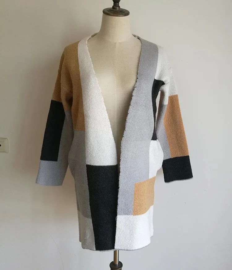 

B53706A Hot selling lady fashion contrast color knitted long cardigan sweater